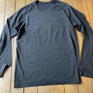 Black lululemon long sleeve shirt